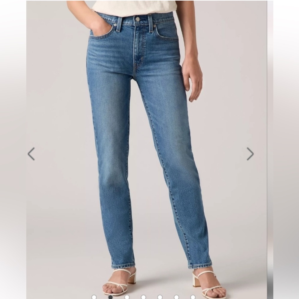 Levi’s 724 High Rise Straight Premium Denim Jeans Size 32.